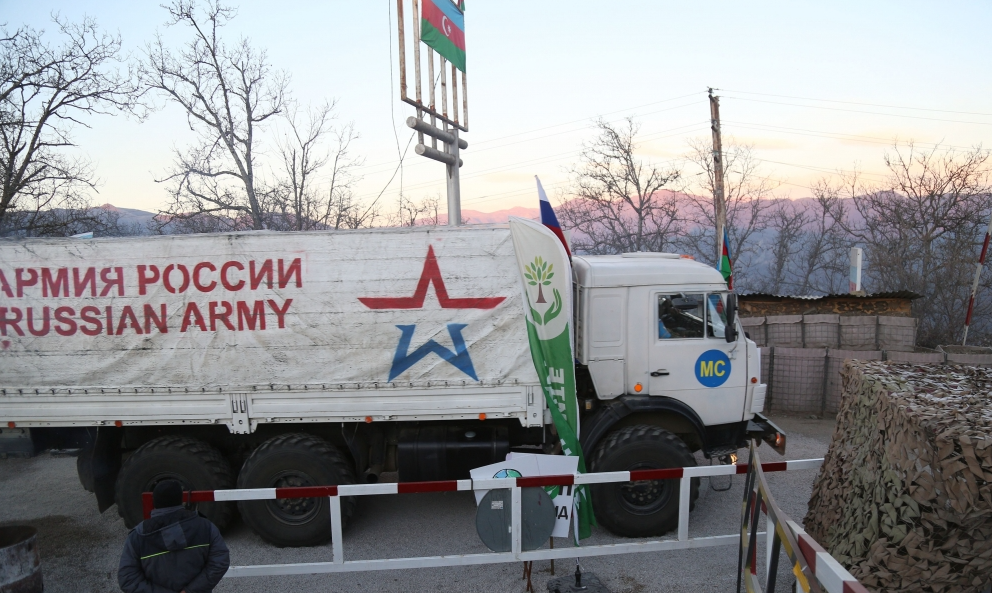 Принадлежащие миротворцам автомобили беспрепятственно проехали по дороге Лачин-Ханкенди